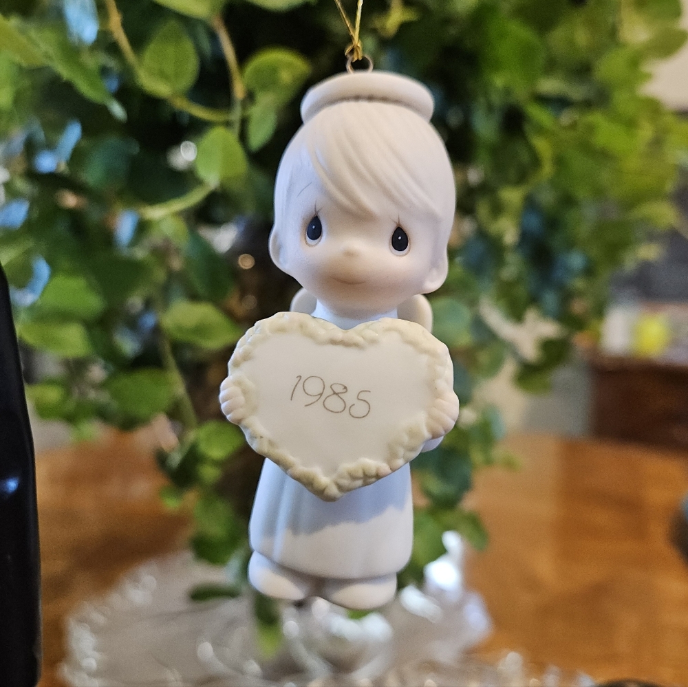 Enesco Precious Moments Christmas Ornament Figurine "God Sent His Love" 1985